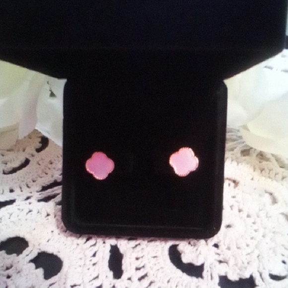 Jewelry - Beautiful Design Earrings